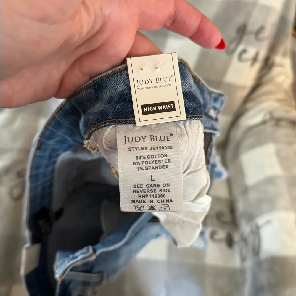 Judy Blue Light Blue Distressed Denim Shorts with Lemon Patch - Picture 4 of 4